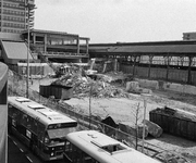 76462 Gezicht op de restanten van het hoofdgebouw van het Centraal Station aan het Stationsplein te Utrecht, tijdens de ...
